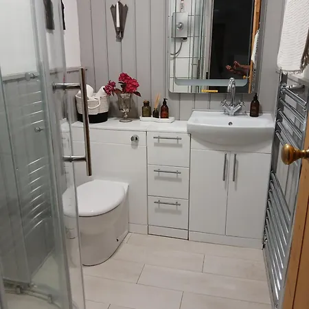 לינה וארוחת בוקר Gospatric House 4*